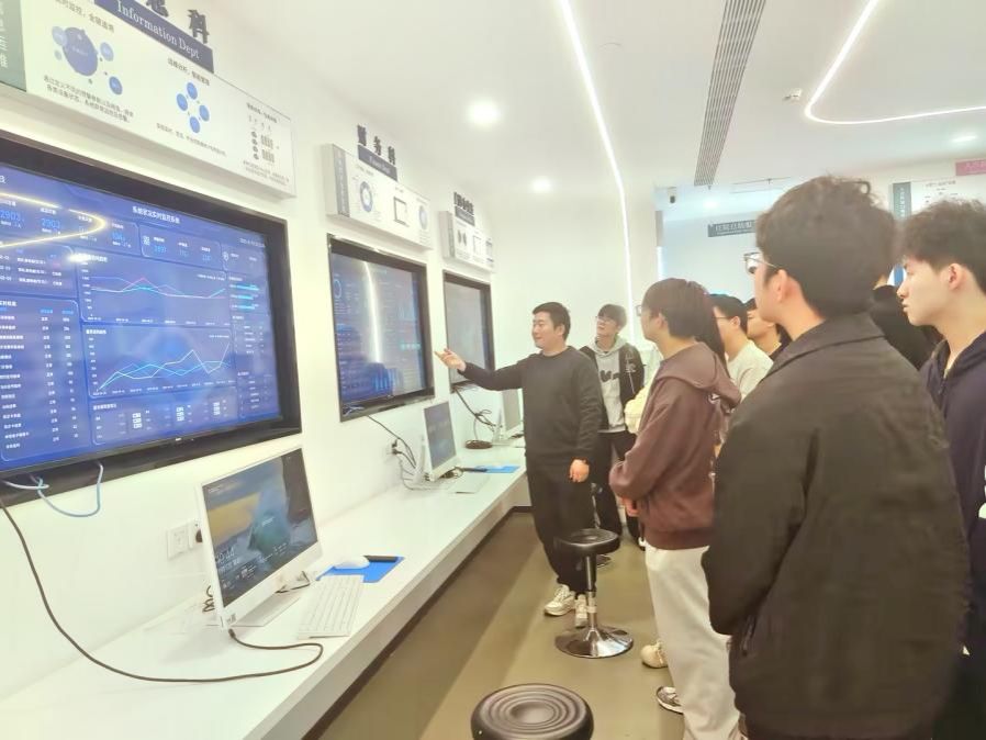 信息工程學(xué)院“就業(yè)能力提升培訓(xùn)班”開班儀式順利舉行，助力學(xué)子在信息科技領(lǐng)域騰飛